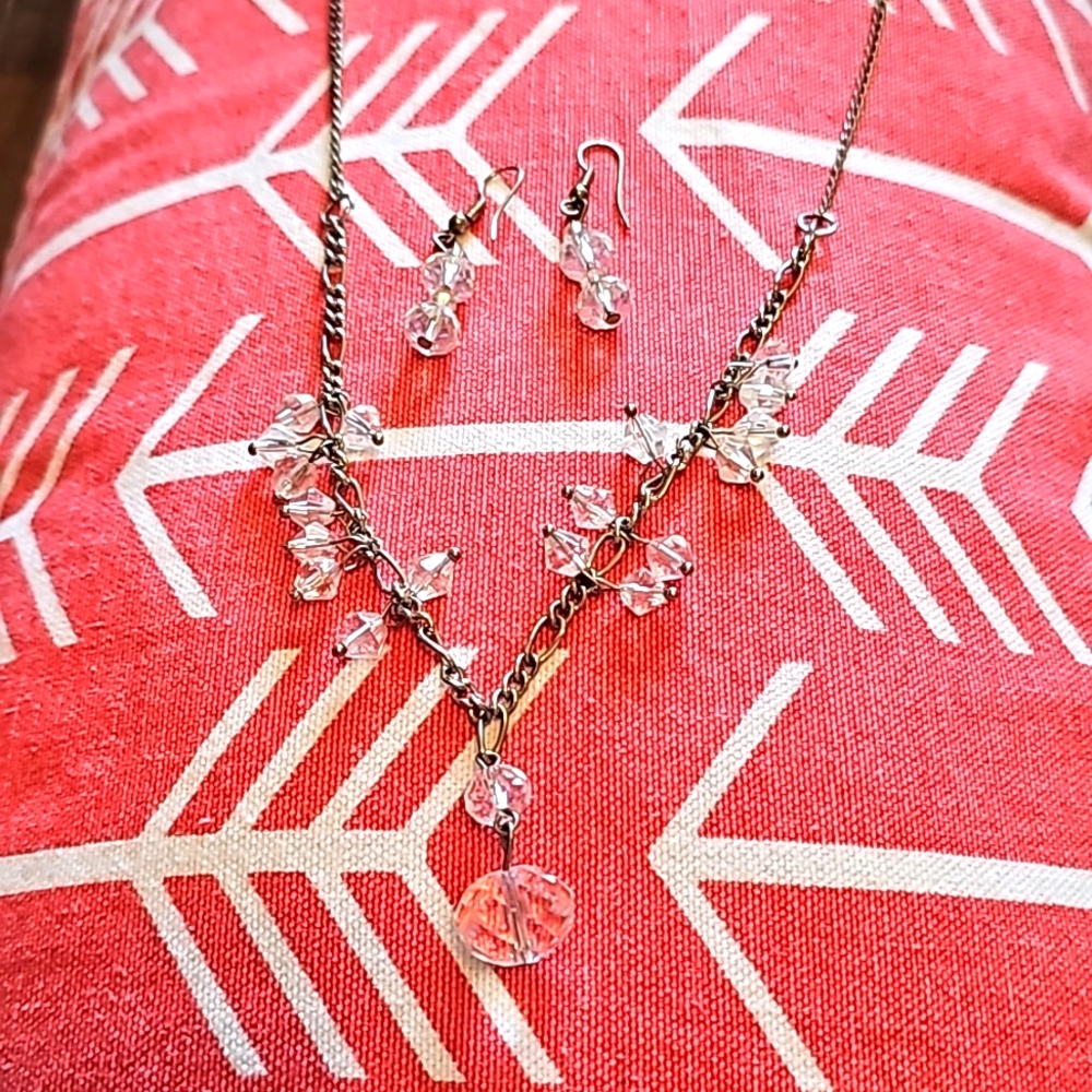 Necklace and earring set